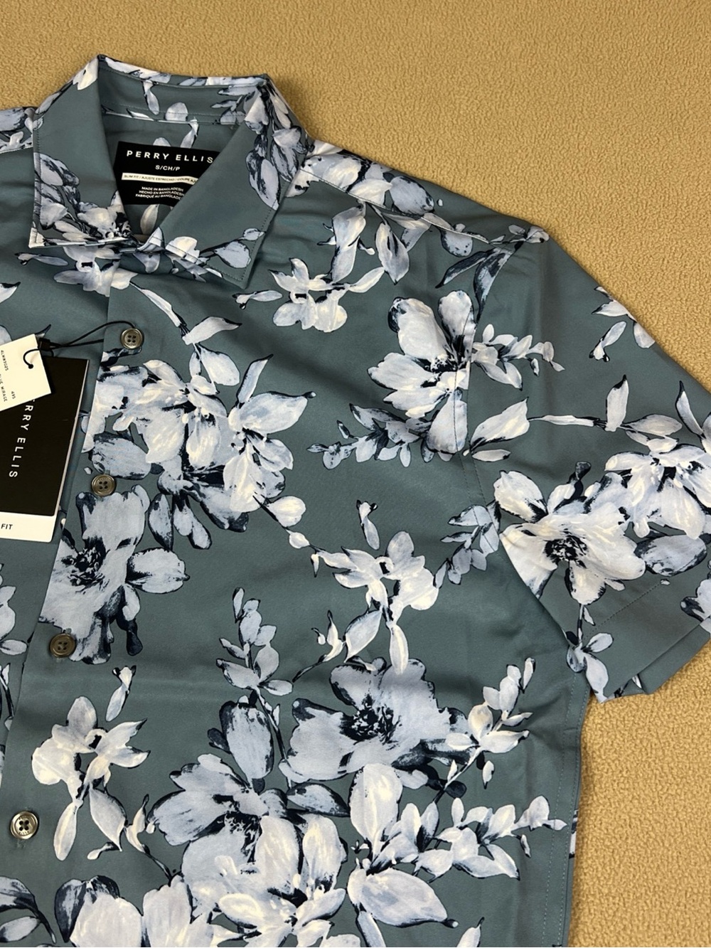 Perry Ellis Slim Fit Hawaiian Floral Button Up Shirt, Short Sleeve. Sz Small